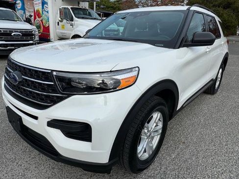 Certified 2023 Ford Explorer XLT image 3