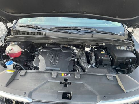 Used 2023 Kia Carnival LX image 32