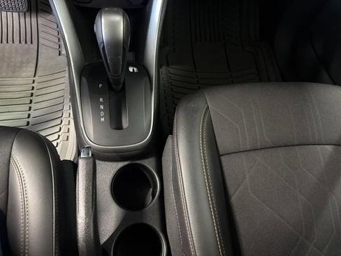 Used 2020 Chevrolet Trax LT w/ LT Convenience Package FWD image 16