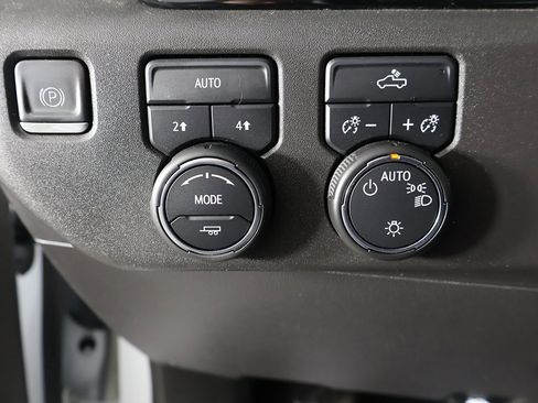 Used 2023 Chevrolet Silverado 1500 LT image 33