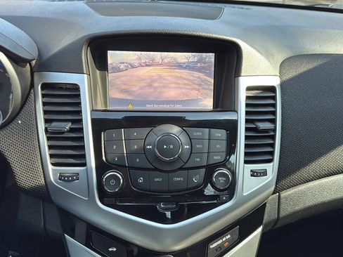 Used 2016 Chevrolet Cruze LT w/ Technology Package image 22