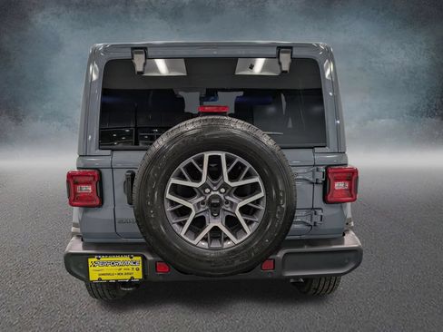 Used 2026 Jeep Wrangler Unlimited Sahara AWD/4WD image 5