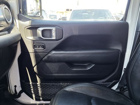 Used 2021 Jeep Wrangler Unlimited Sahara AWD/4WD image 16