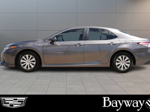 Used 2020 Toyota Camry LE FWD image 5