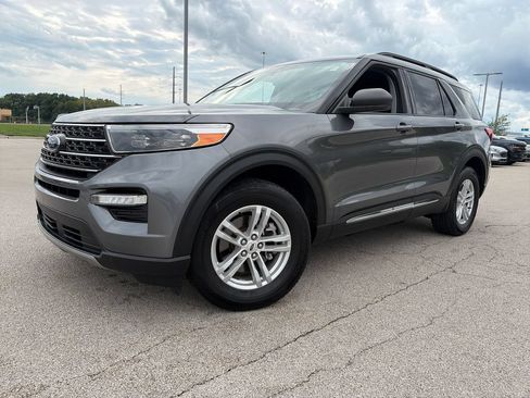 Used 2024 Ford Explorer XLT w/ Equipment Group 202A AWD/4WD image 3