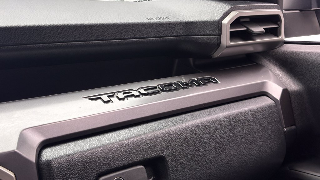 Used 2025 Toyota Tacoma SR5 AWD/4WD image 27