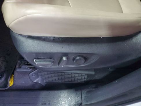 Used 2022 Toyota Sienna XLE w/ XLE Plus Package image 17