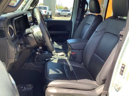 Used 2024 Jeep Wrangler Unlimited Sahara w/ Technology Group AWD/4WD image 8