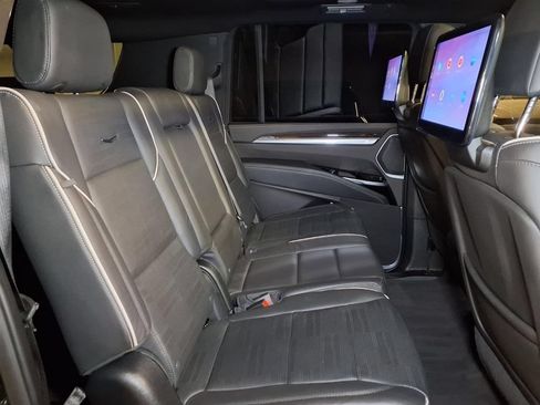 Certified 2025 Cadillac Escalade ESV Premium Luxury AWD/4WD image 22