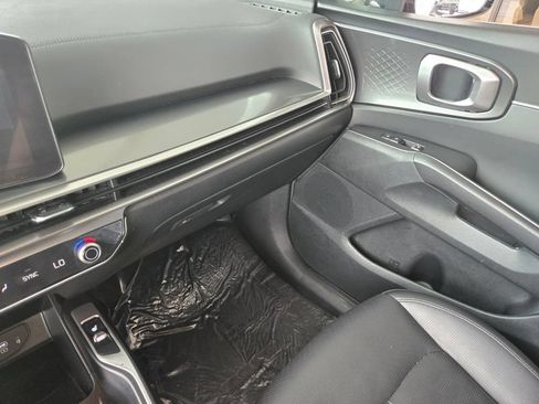 Used 2025 Kia Sorento S FWD image 25