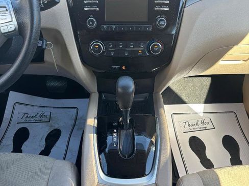 Used 2016 Nissan Rogue S image 21