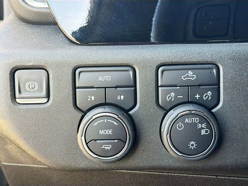 Used 2024 Chevrolet Silverado 1500 LT image 33