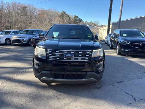 Used 2017 Ford Explorer Limited w/ Equipment Group 301A image 3