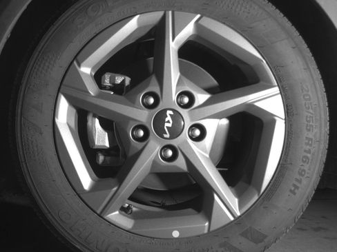 Used 2025 Kia K4 LXS image 12