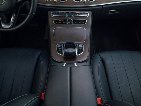 Certified 2018 Mercedes-Benz E 300 4MATIC image 25