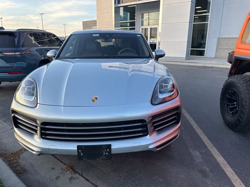 Used 2021 Porsche Cayenne S image 3