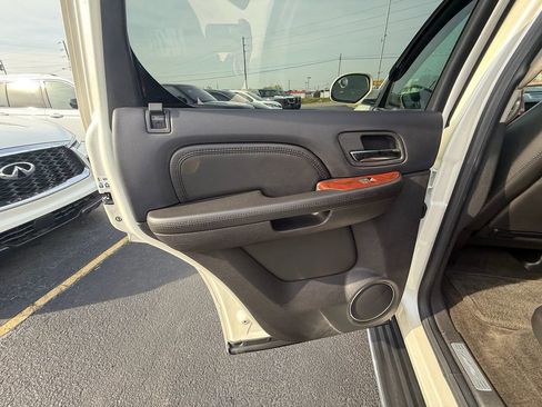 Used 2008 Cadillac Escalade AWD image 18