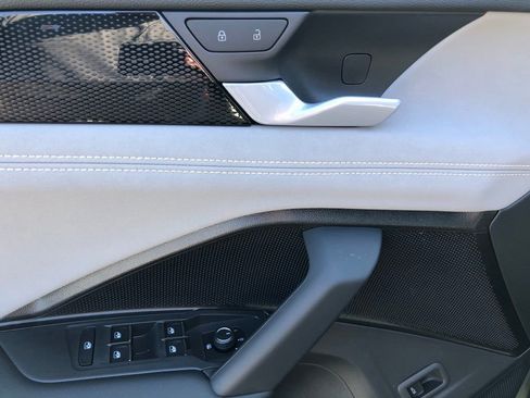 New 2026 Volkswagen Tiguan SE R-Line AWD/4WD image 11