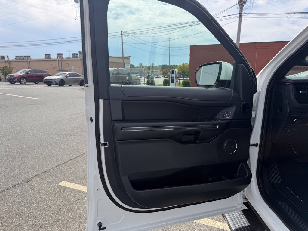Used 2023 Ford Expedition Limited RWD image 14
