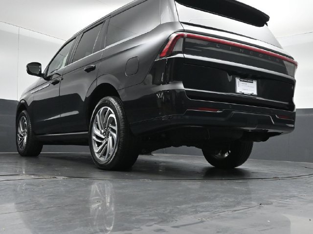 Certified 2025 Lincoln Navigator Reserve AWD/4WD image 43