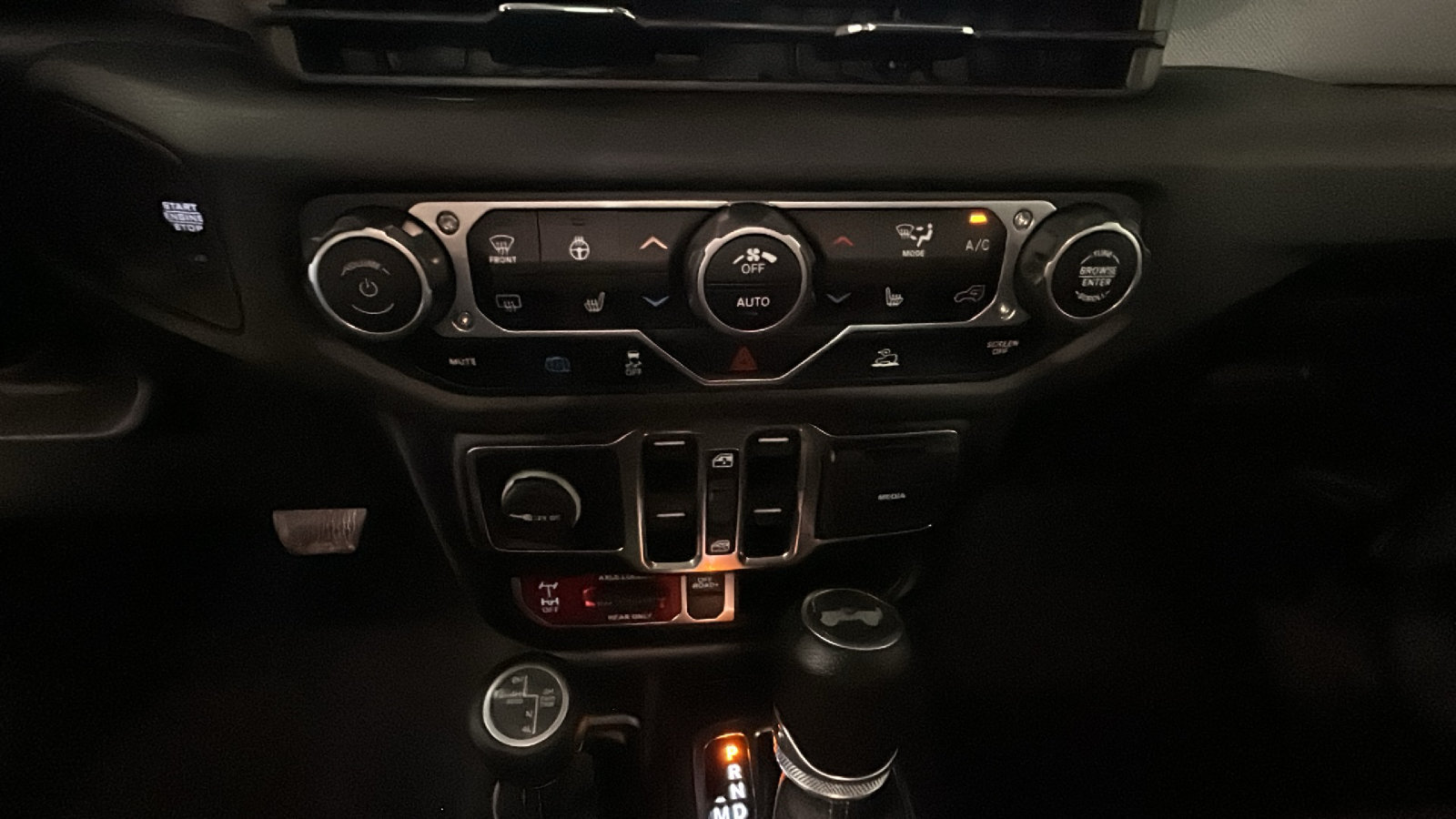 Used 2024 Jeep Wrangler Unlimited AWD/4WD image 25