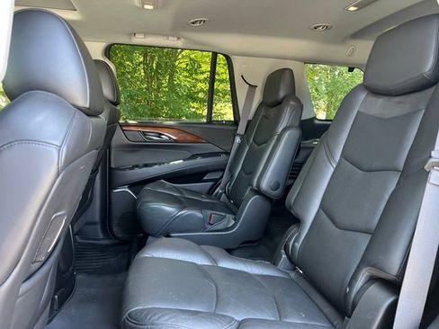 Used 2017 Cadillac Escalade Luxury RWD image 17
