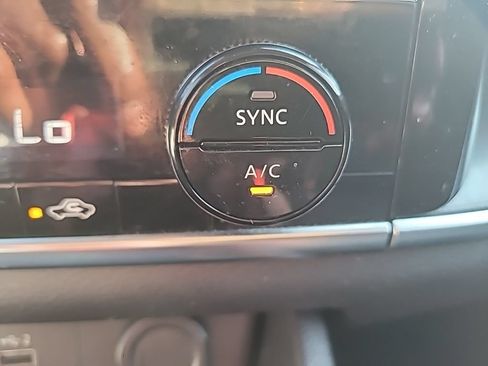 Used 2021 Nissan Rogue SV AWD/4WD image 23