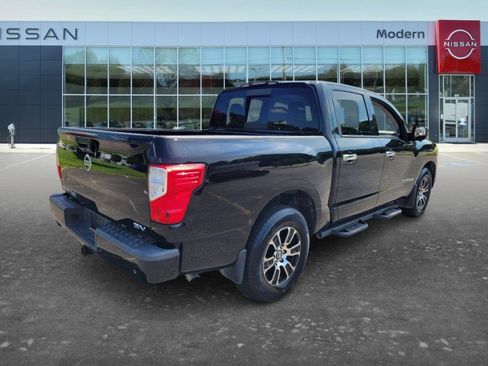Used 2021 Nissan Titan SV w/ SV Convenience Package RWD image 5