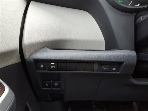 Certified 2023 Toyota Sienna XLE image 17