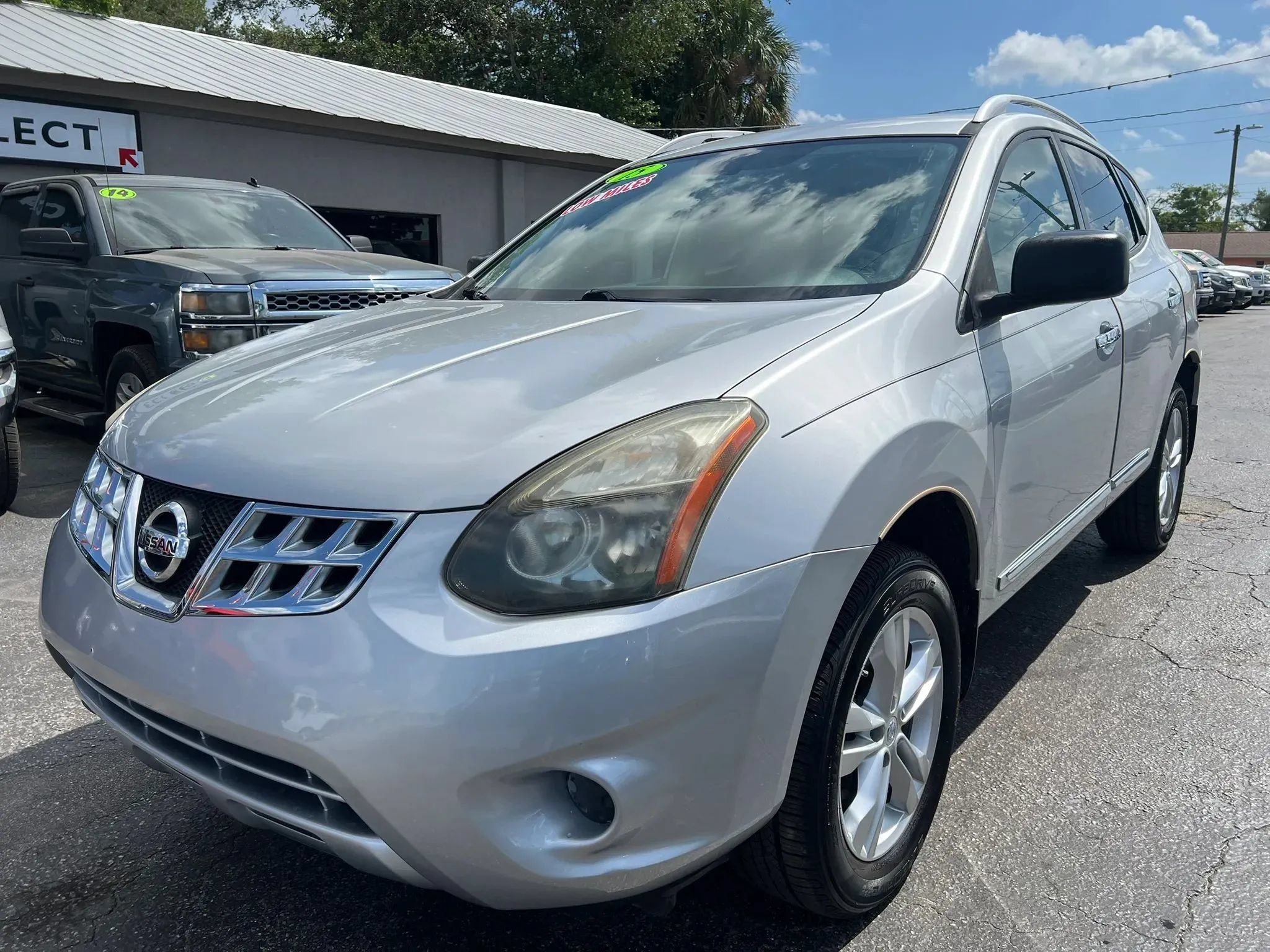 Used 2015 Nissan Rogue S w/ Convenience Package AWD/4WD image 2