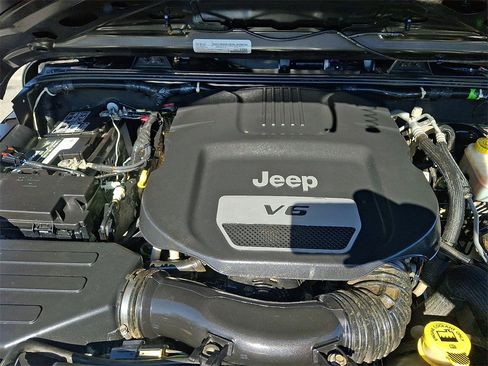 Used 2018 Jeep Wrangler Unlimited Sport S image 27