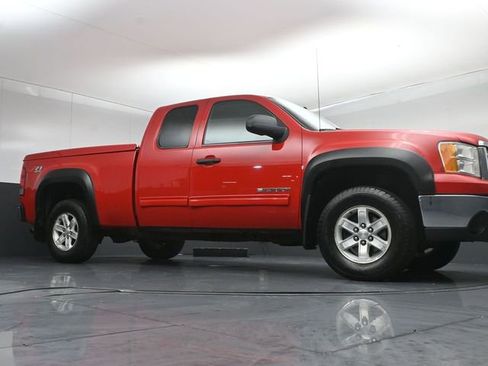 Used 2011 GMC Sierra 1500 SLE w/ Power Tech Package AWD/4WD image 32