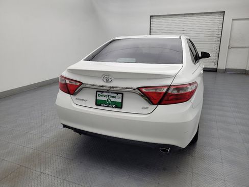 Used 2016 Toyota Camry SE w/ Moonroof Package image 7