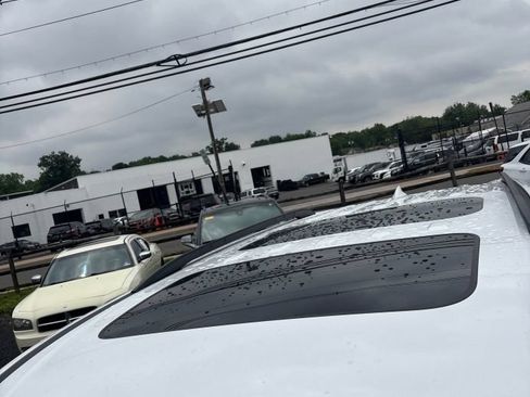 Used 2023 Chevrolet Traverse LT w/ LT Premium Package AWD/4WD image 6
