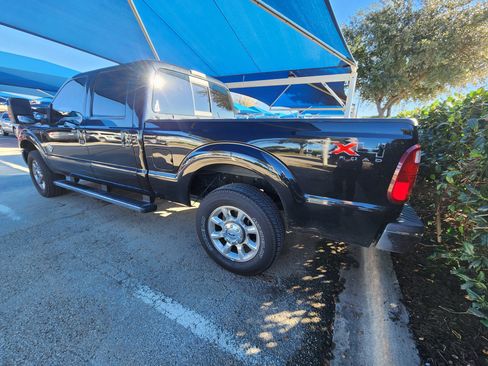 Used 2011 Ford F250 Lariat w/ Lariat Ultimate Pkg image 3