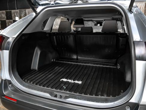 Used 2020 Toyota RAV4 XLE w/ Convenience Package FWD image 54