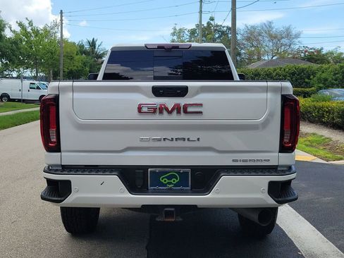 Certified 2023 GMC Sierra 2500 Denali w/ Denali Ultimate Package AWD/4WD image 4