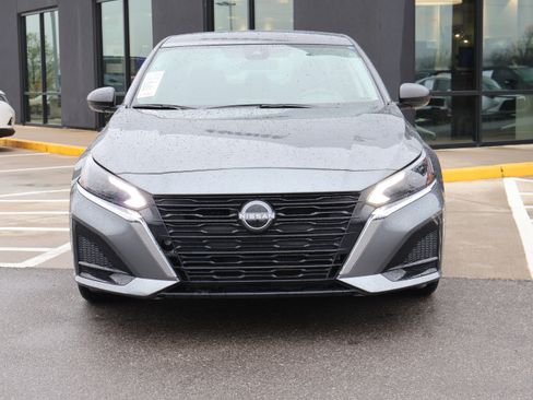 Used 2025 Nissan Altima 2.5 SV image 2