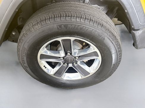 Used 2018 Jeep Wrangler Unlimited Sport image 37