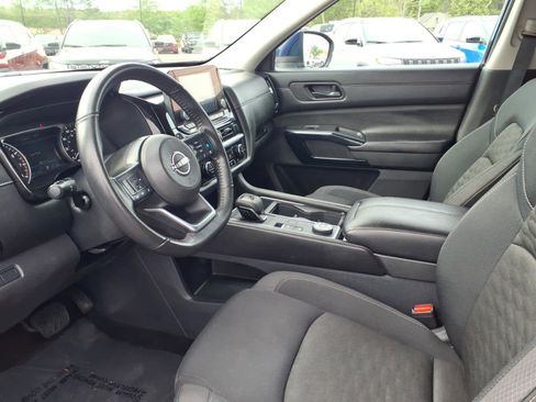 Used 2024 Nissan Pathfinder SV AWD/4WD image 18