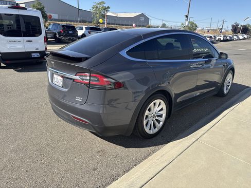 Used 2018 Tesla Model X 100D AWD/4WD image 5