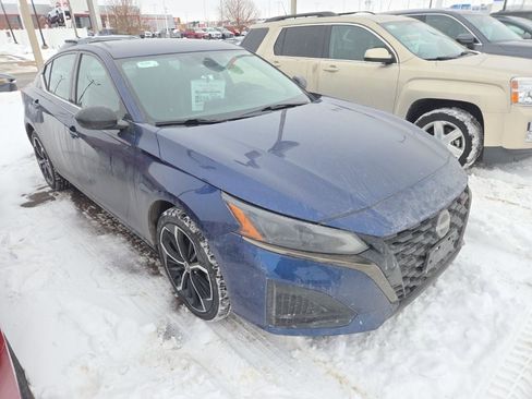 Used 2024 Nissan Altima 2.5 SR image 1