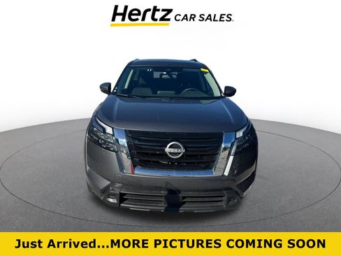 Used 2025 Nissan Pathfinder SV image 1