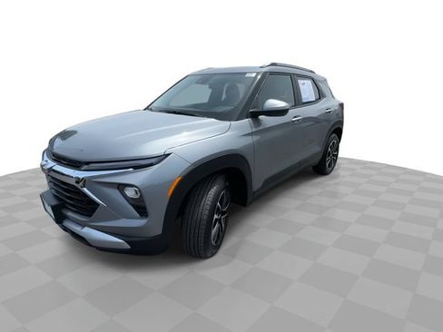 Certified 2025 Chevrolet TrailBlazer LT w/ Driver Confidence Package FWD image 4