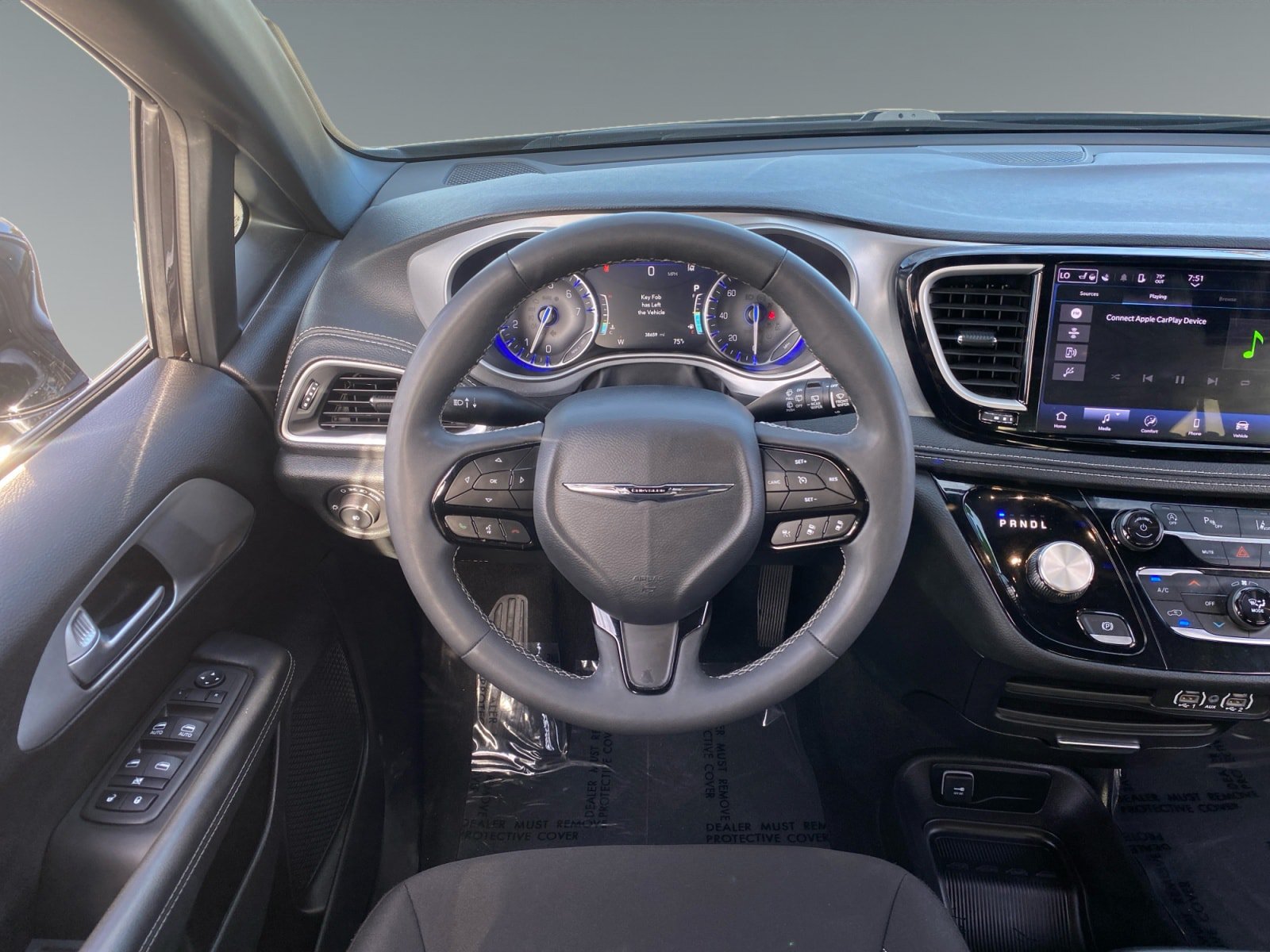 Used 2024 Chrysler Pacifica Touring FWD image 12