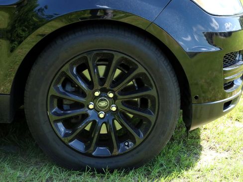 Used 2017 Land Rover Range Rover Sport SE image 39