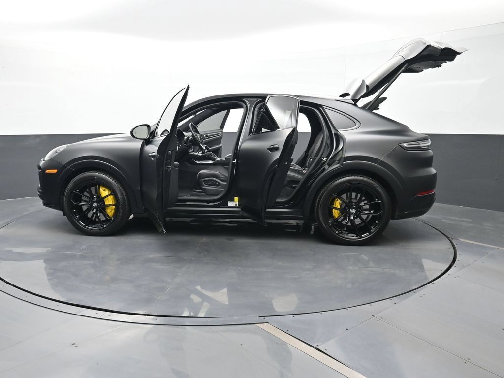Certified 2022 Porsche Cayenne Turbo AWD/4WD image 24