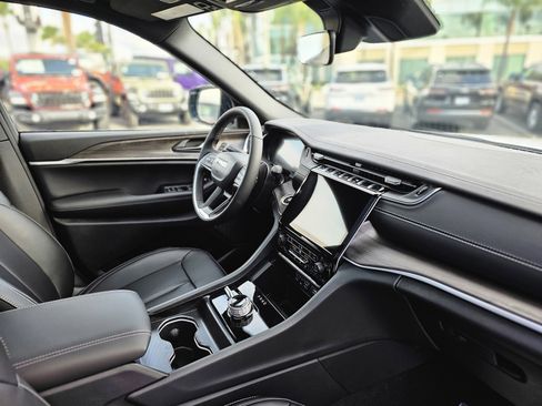 New 2025 Jeep Grand Cherokee Limited image 28