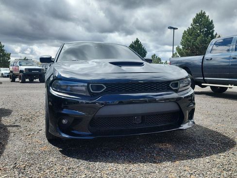 Used 2017 Dodge Charger R/T image 2