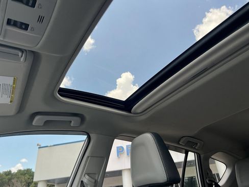 Used 2015 Toyota RAV4 Limited AWD/4WD image 21